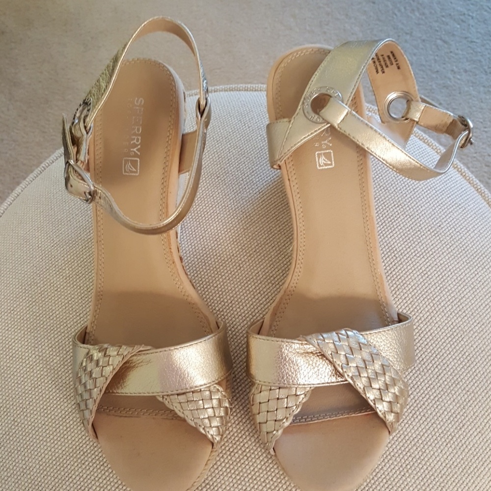 Sperry gold sandals